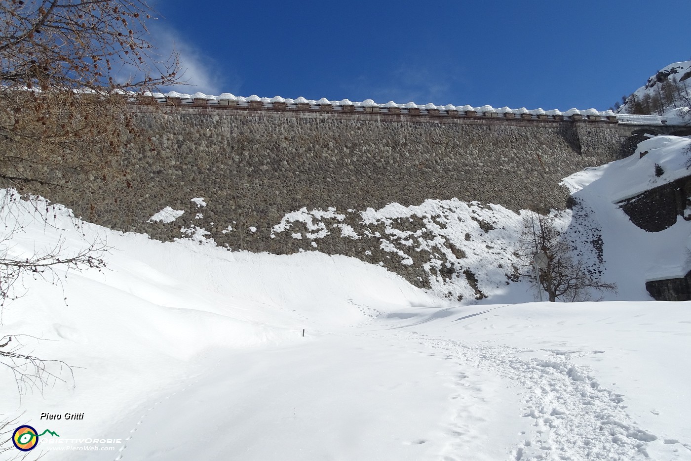 47 E sono alla Diga del Lago Fregabolgia (1952 m) .JPG